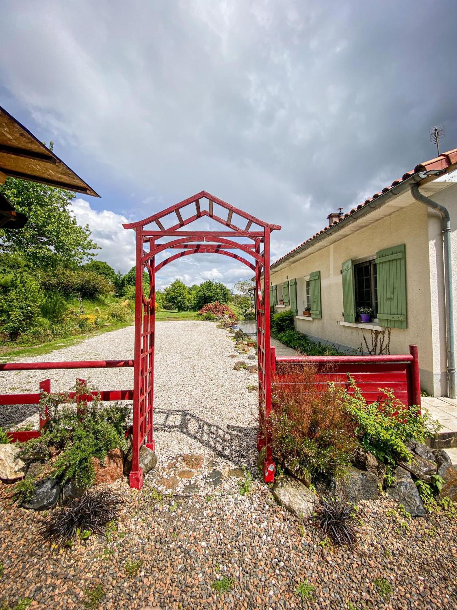 Ryokan Lankana Exideuil-sur-Vienne Luaran gambar